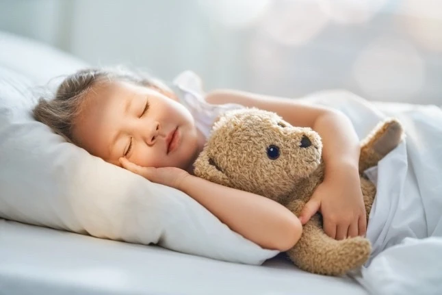 😴 Зачем детям нужен дневной сон?

«Он же не хочет спать, может, пора отказаться от дневного сна?» —