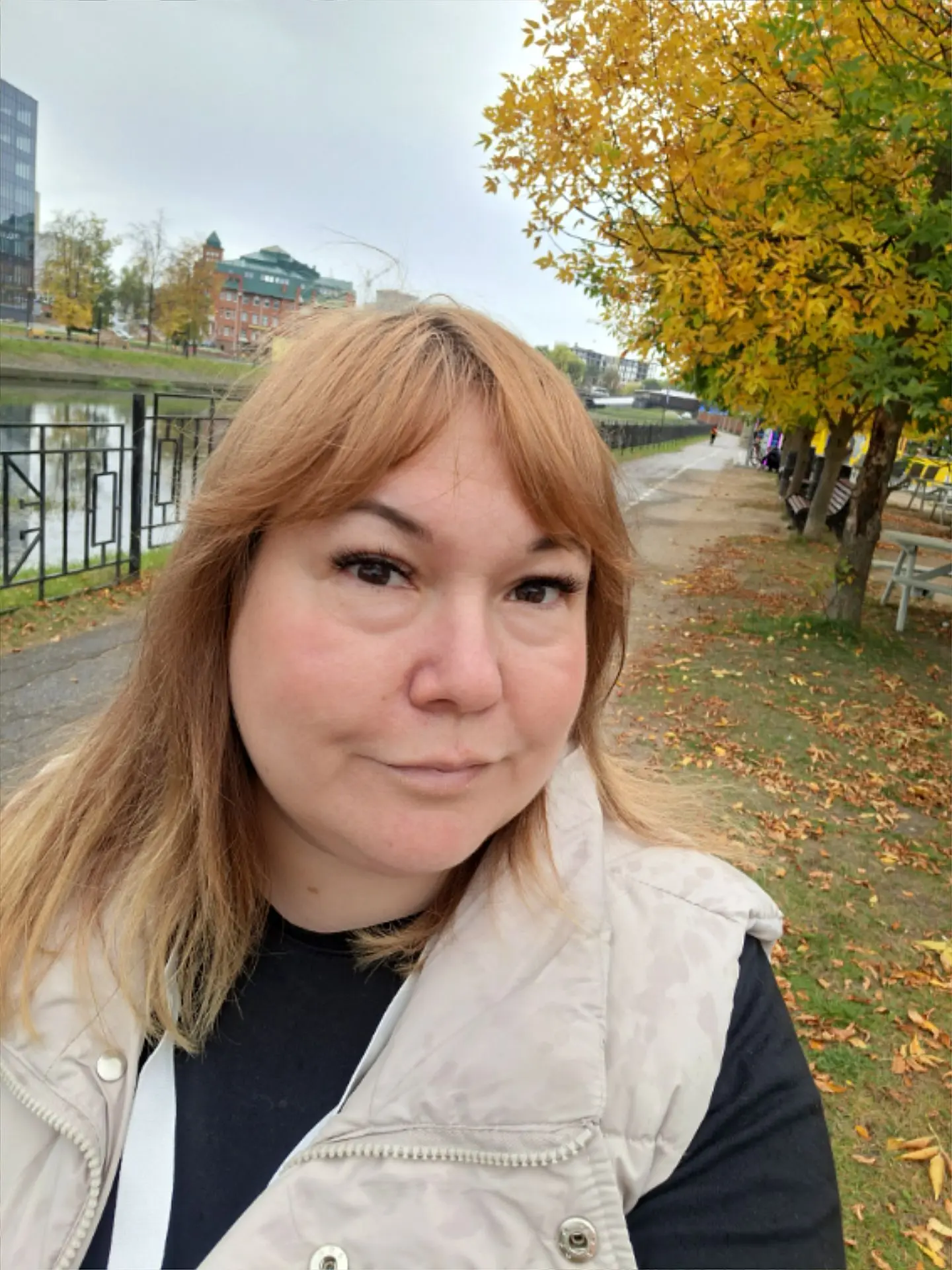Днём ненадолго вышла к набережной.