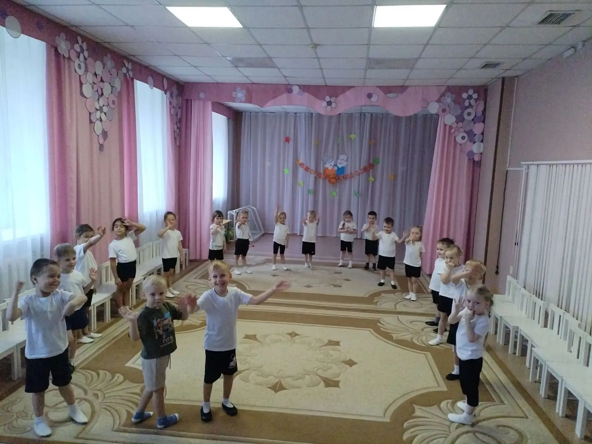 Чтоб здоровым быть сполна - физкультура всем нужна. 💪 Сегодня дети средней группы на з...