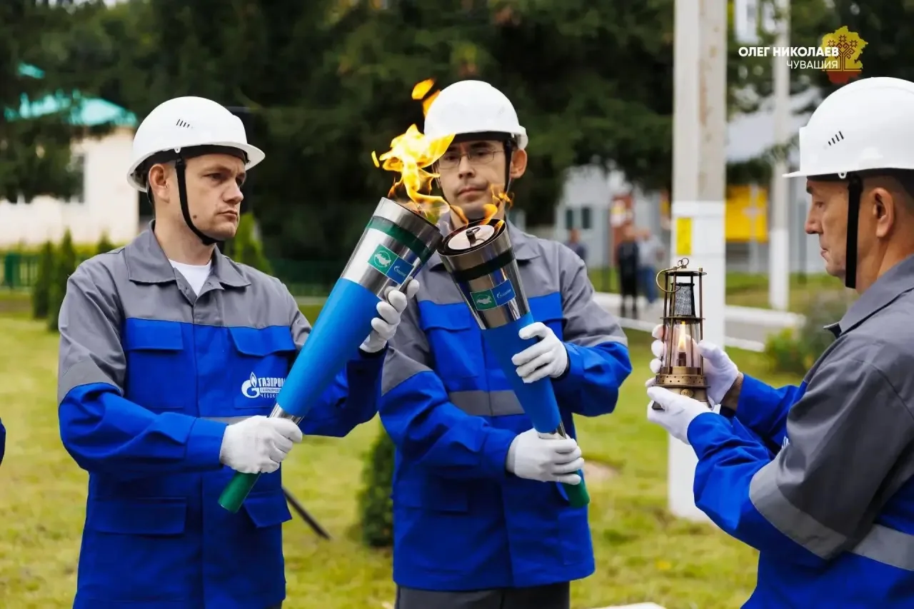 Вместе с генеральным директором «Газпром межрегионгаз» Сергеем Вадимовичем Густовым заж...