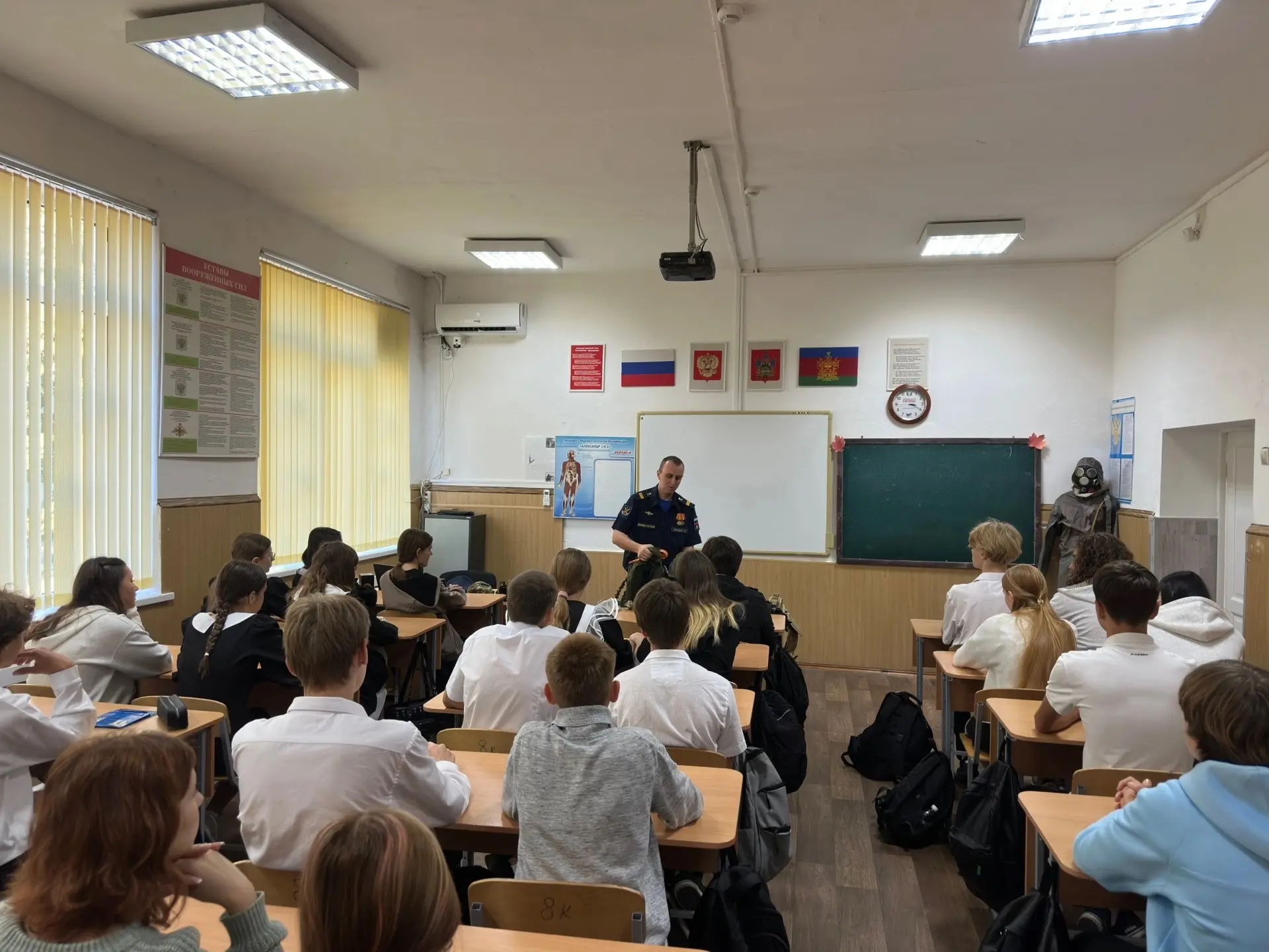 Урок мужества: встреча с защитниками Отечества в СОШ № 1