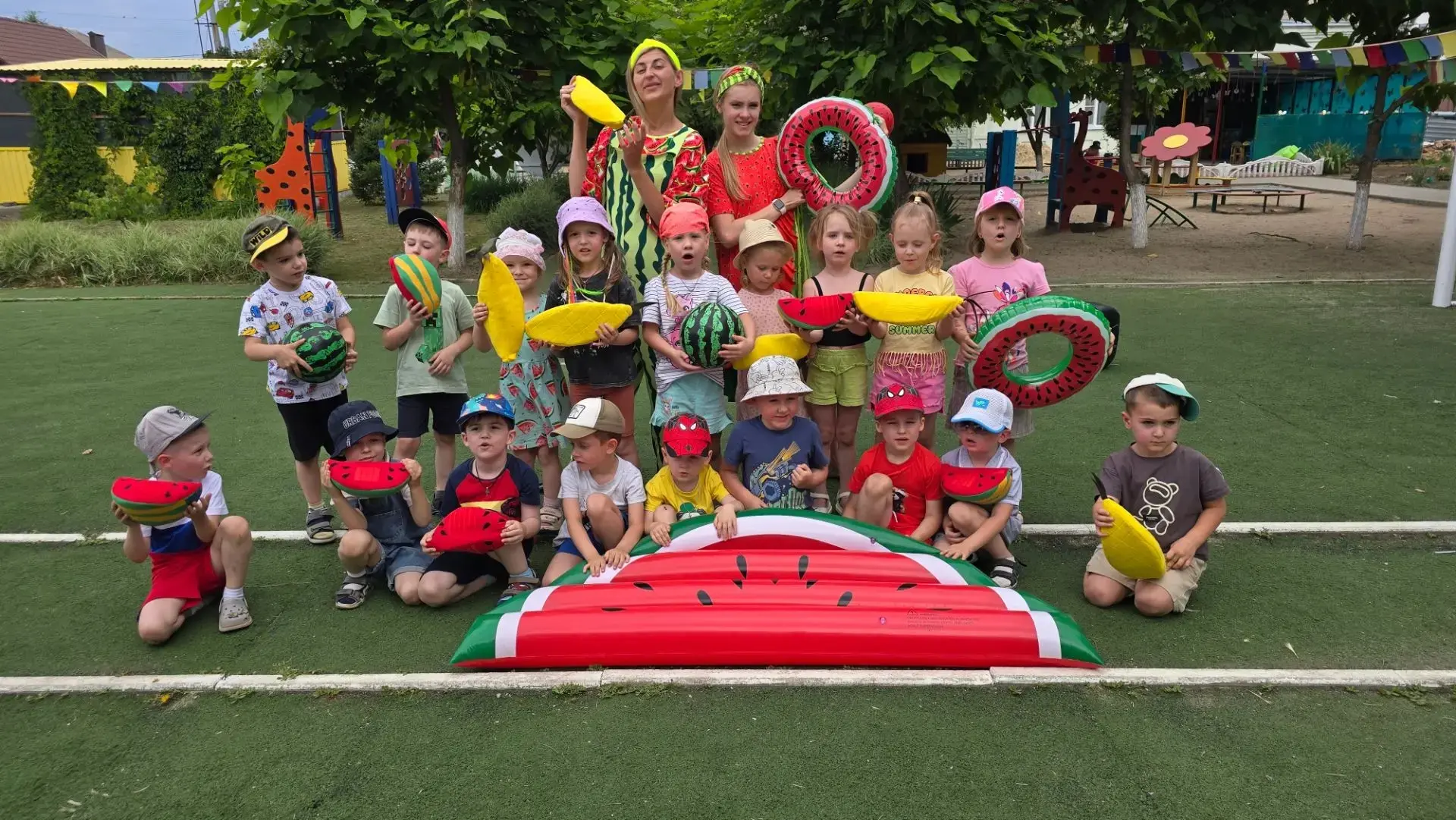Арбузная вечеринка в нашем саду🍉🍉🍉