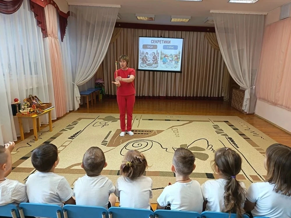 ❗В старшей группе прошло мероприятие, посвящённое играм, в которые играли бабушки и дед...