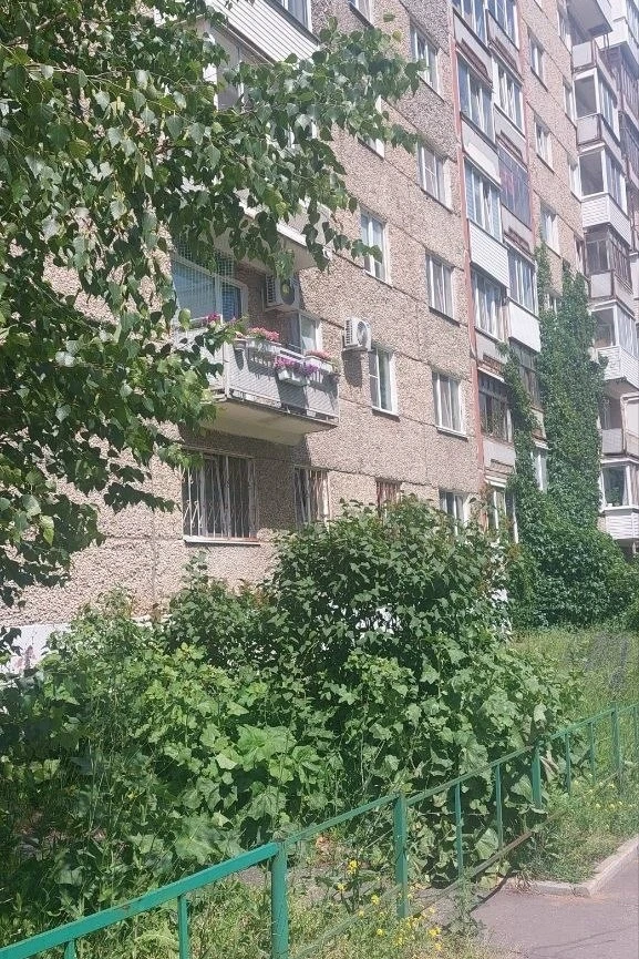 Анонимно. Как же украшают город балконы с цветами и озеленение дворов/домов. Спасибо лю...