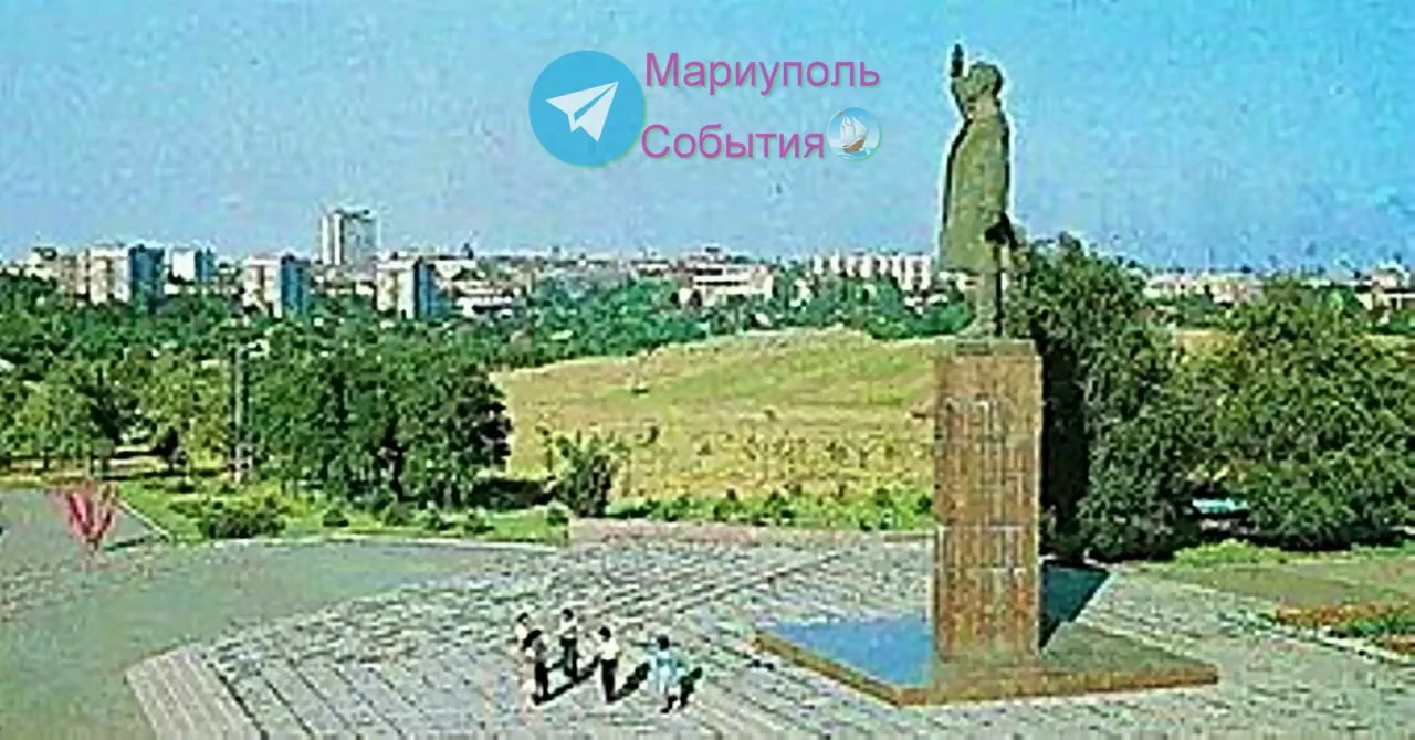 Памятник Жданову на площади Ленинского Комсомола - 1970-е
