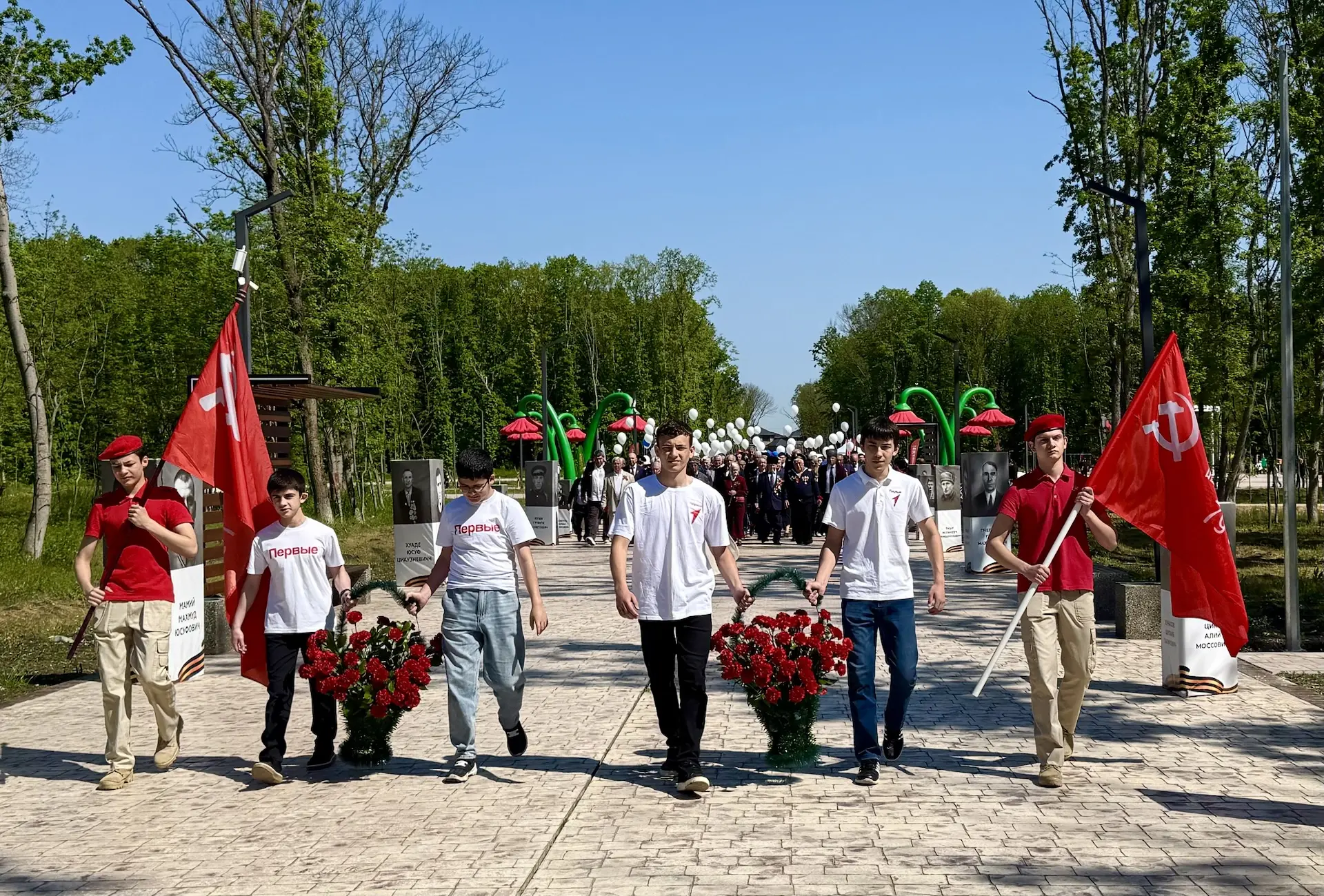 🇷🇺С самого утра в нашем городе начались мероприятия, посвящённые Дню Победы.