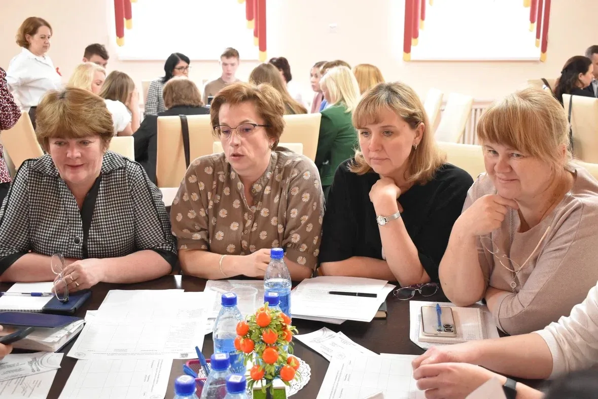 📍 Опыт и идеи развития социальной сферы обсудили специалисты в Череповце  На базе реабилитационного 