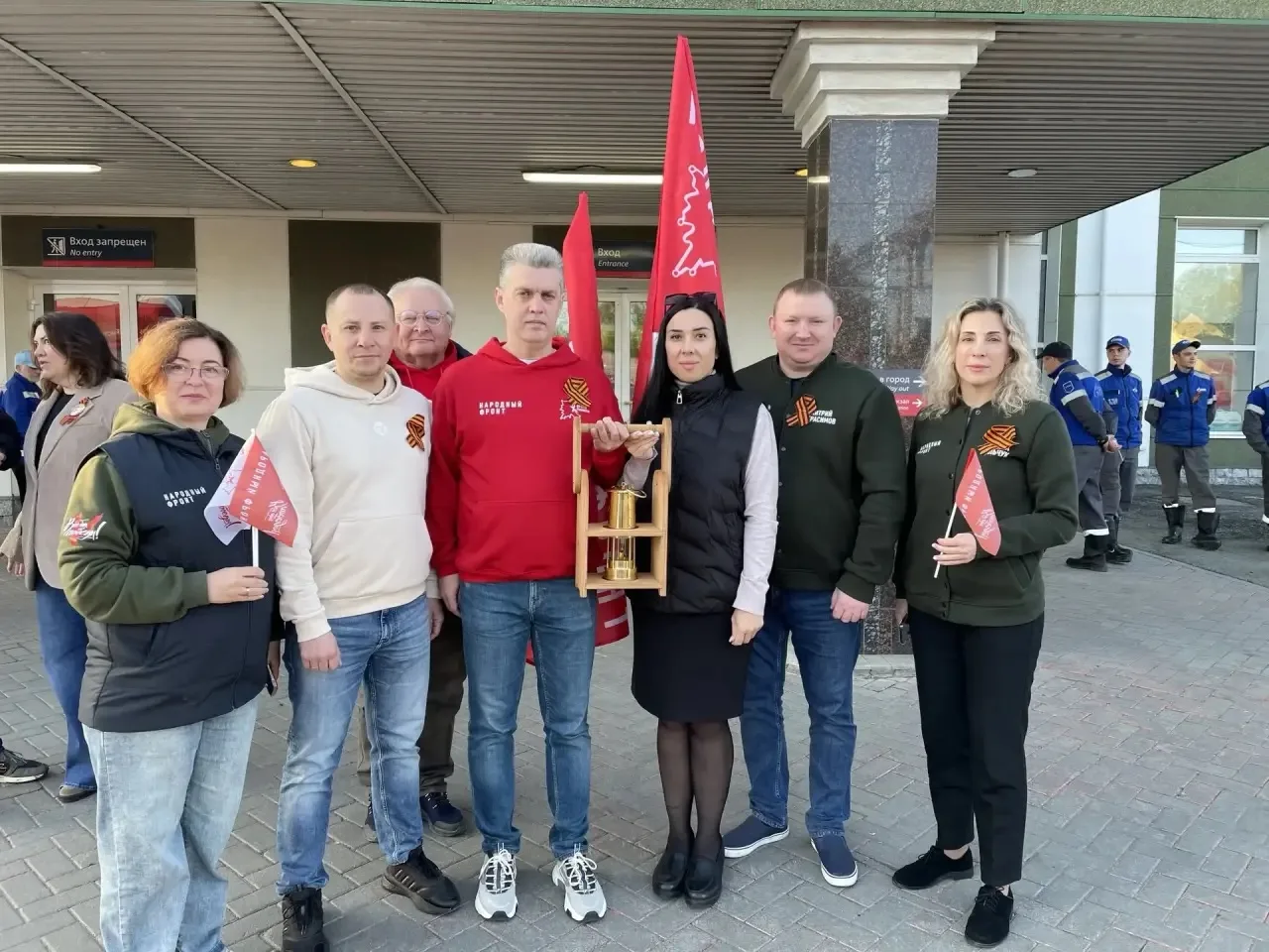 Частичку Вечного огня из Александровского сада привезли Курган.

В Москве, у Могилы Неизвестного Сол