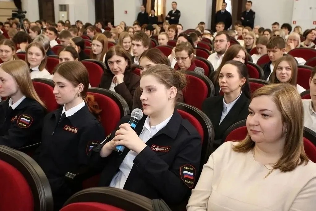 Учащиеся барнаульских школ приняли участие в семинаре-тренинге по вопросам противодействия экстремиз