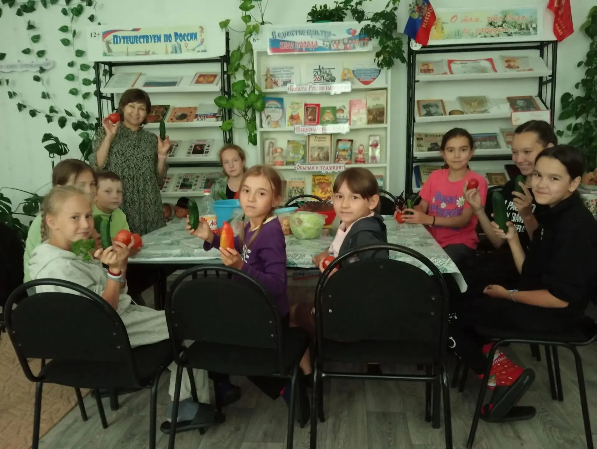 🥒 «Огуречная феерия» в библиотеке — море веселья и новых знаний! 🎉

Ребята узнали, что огурец почт