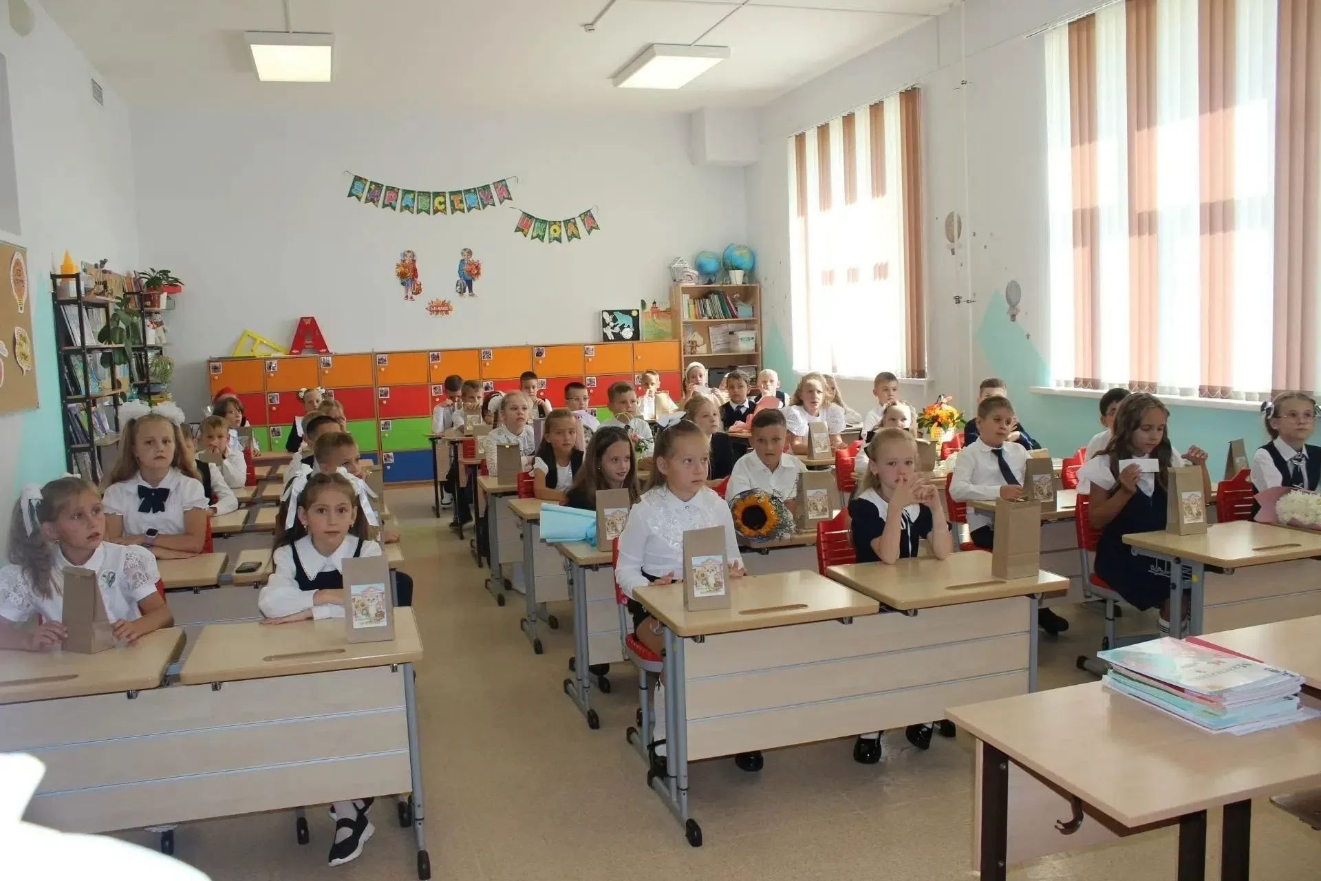 ✨ В День знаний школьный двор 5 корпуса снова наполнился звонкими голосами и детским см...