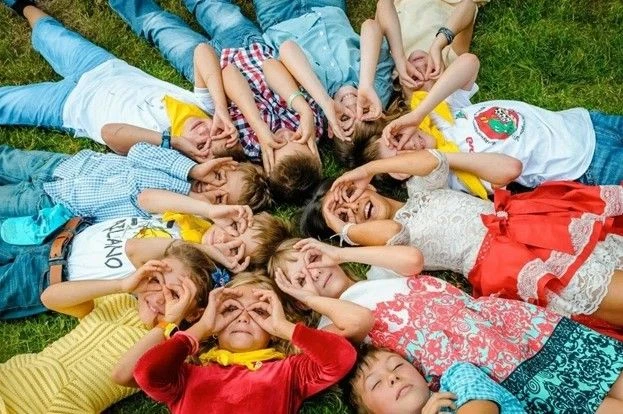 🏕️🏖Современный детский лагерь — это место, где ребята отдыхают на природе, тусуются с...