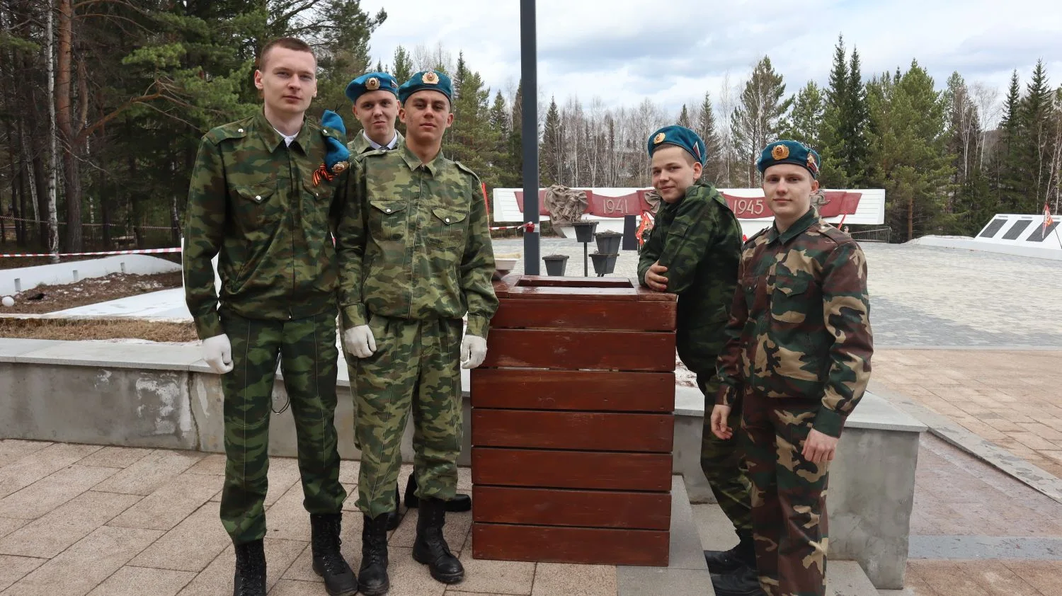 🙏🏻В лицах участников праздника ярко отражается главный смысл Дня Победы. Это день, который объединяе