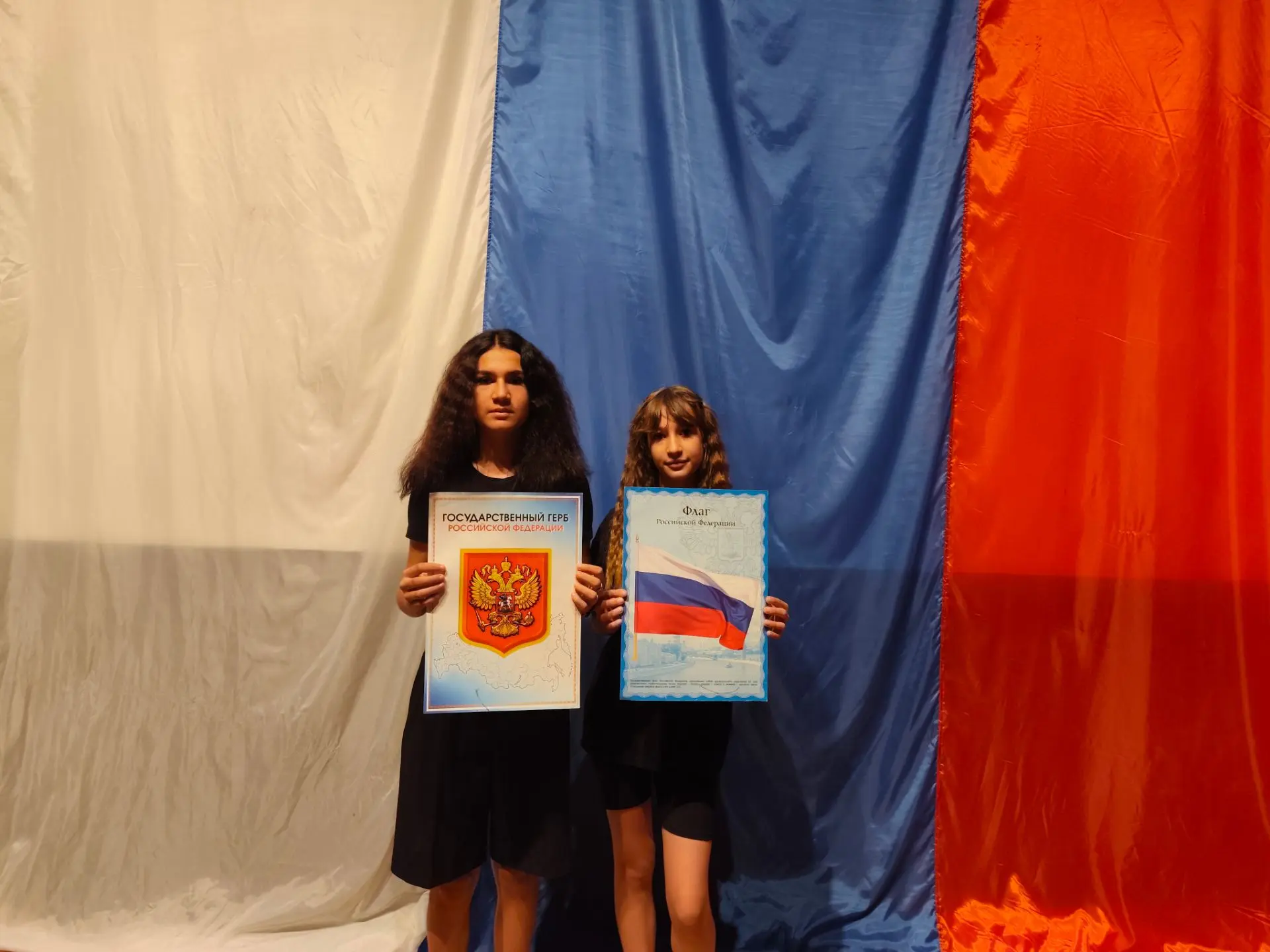 🇷🇺   Ежегодно 22 августа Россия отмечает День флага.21.08.2026 в нашем ДК прошла позн...