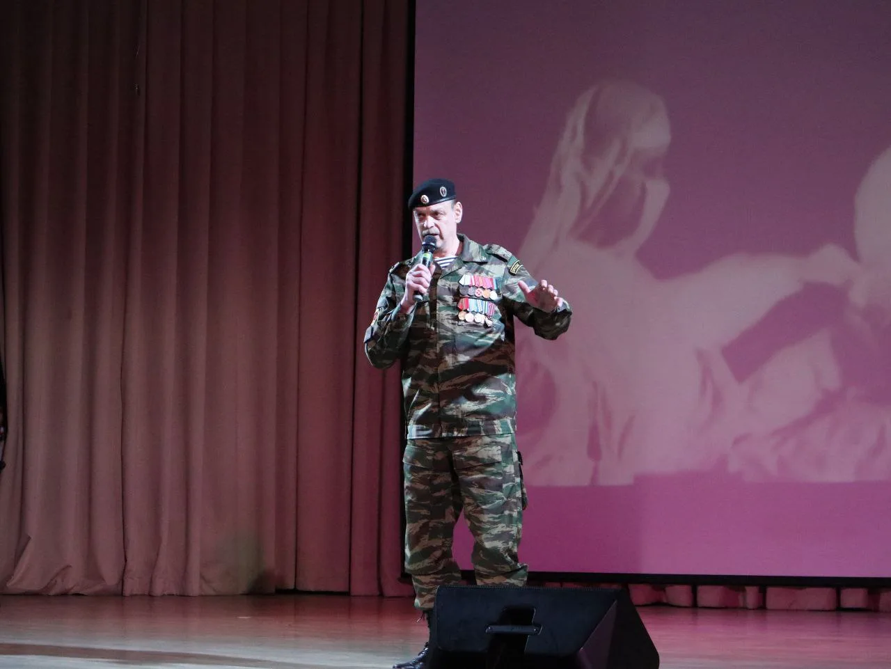 📢📢📢 В преддверии Дня защитника Отечества мы поздравили мужскую половину нашего школьного сообщества,