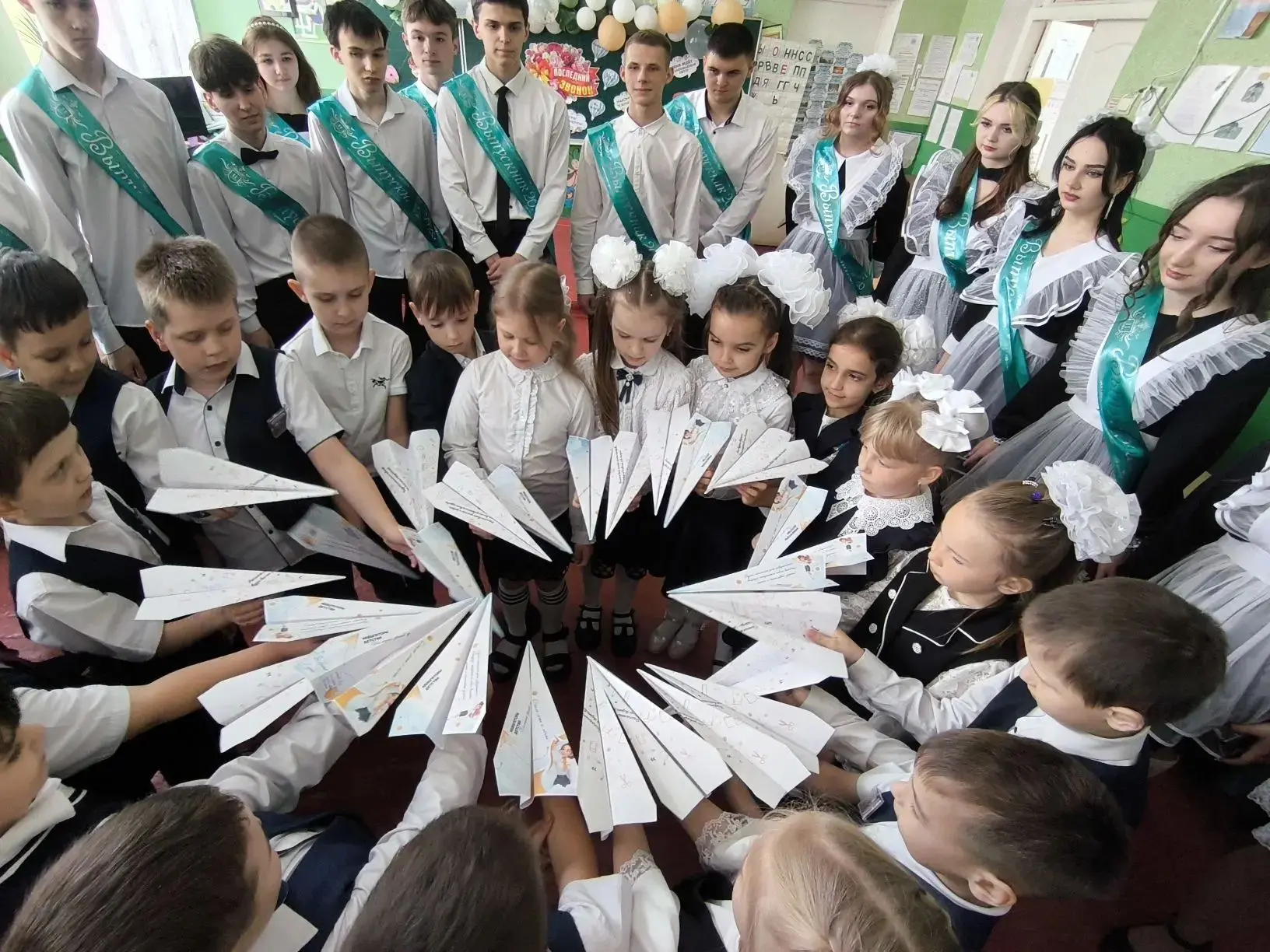 Послание в будущее: «Самолётики» от самых маленьких учеников! ✈️✉️В Брянковской СШ №1 п...