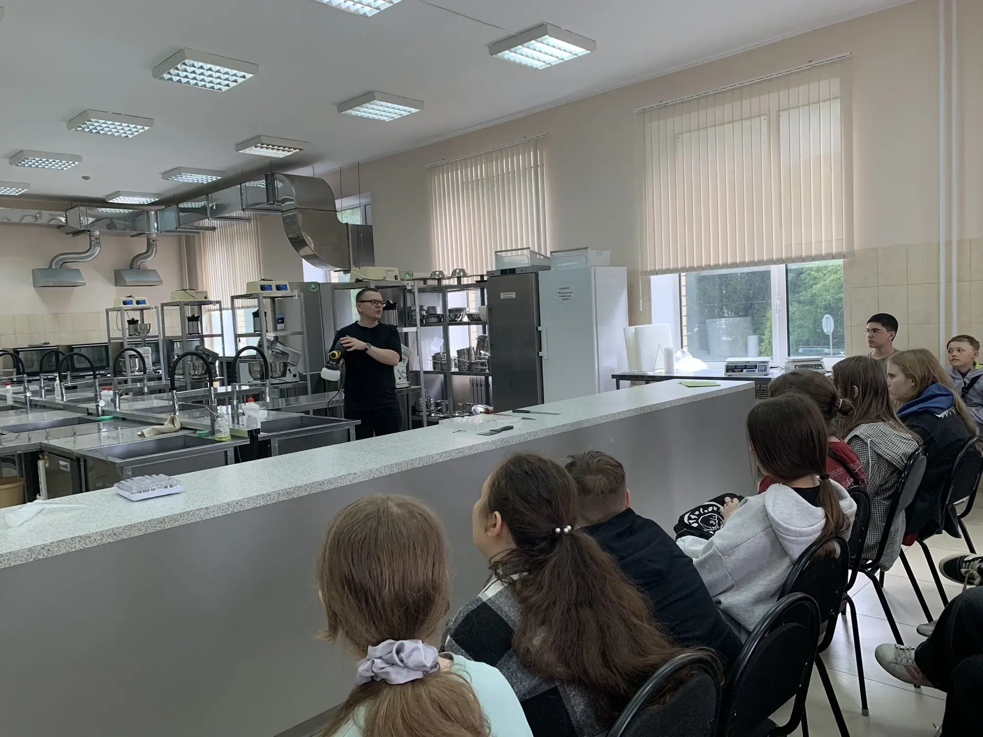 Юные художники из Сарова погрузились в мир профессий будущего