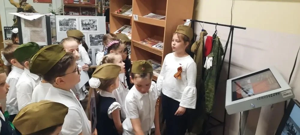 Приближение 9 Мая наполняет нашу школу особой атмосферой. Школьный музей «И помнит мир ...