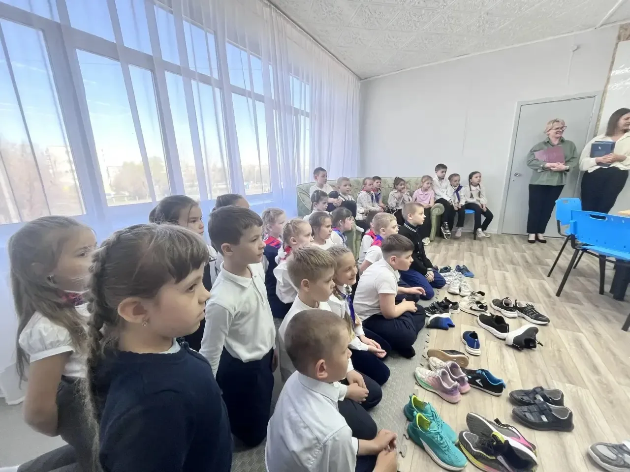 📚 В среду в нашей школе прошло открытие обновлённого информационно-библиотечного центра. Пространств