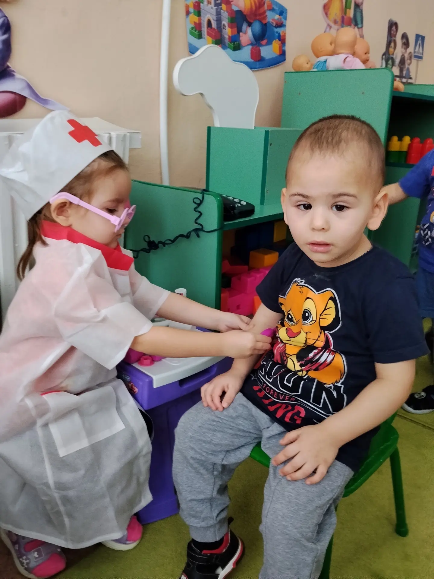 Сегодня в группе "Карапузы" работала самая настоящая больница!
Наши малыши примерили на себя важные 