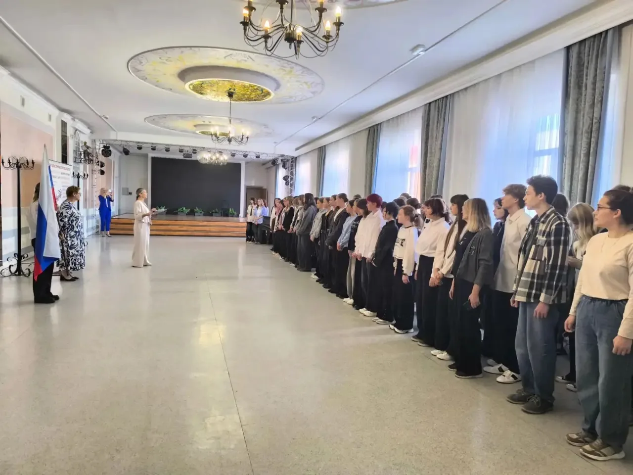 🌟Сегодня утро в Омском музыкально-педагогическом колледже началось с традиционной патр...