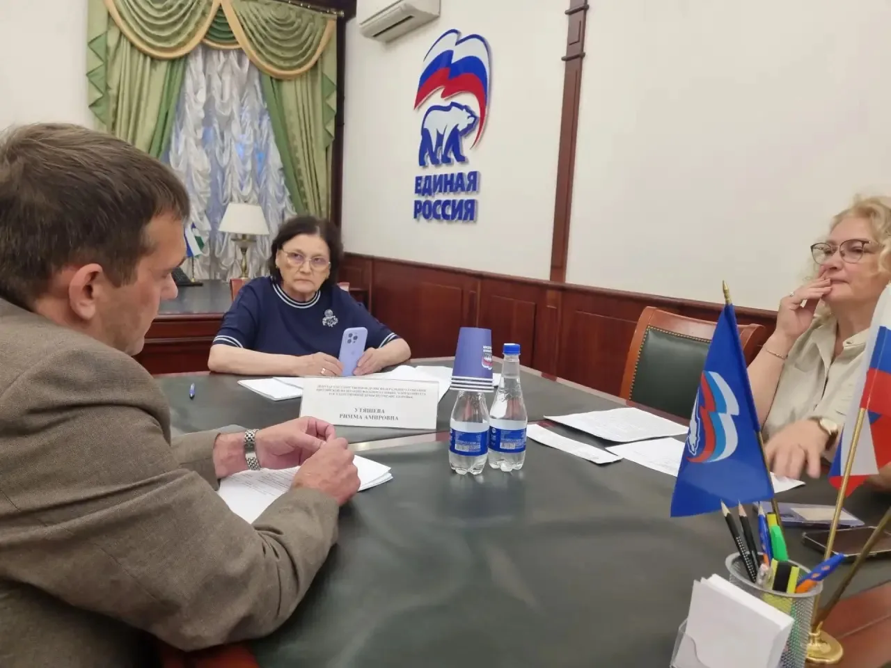 Провела очередной прием граждан в Региональной общественной приемной, обратились 10 человек. 

Тради