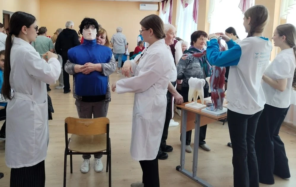 🏫 В рамках  регионального проекта «К соседям в гости»  нашу школу сегодня посетила  делегация из Чер