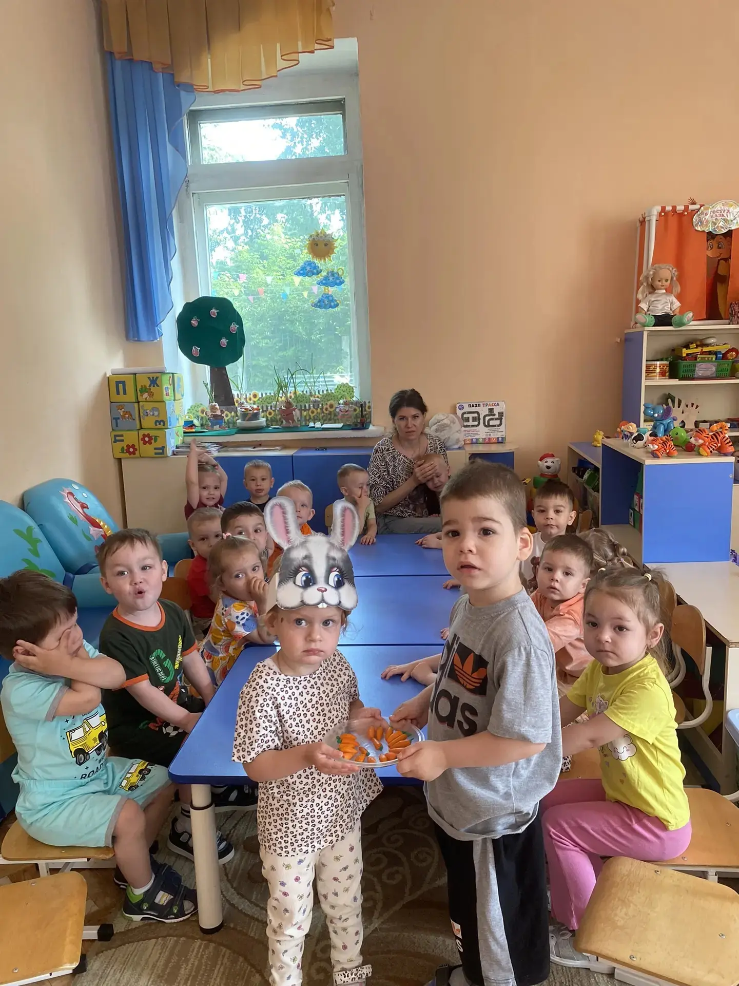 Витамины на тарелке 🥕🥒🥦

Сегодня малыши ясельной группы посмотрели по-новому на хрустящую морковь