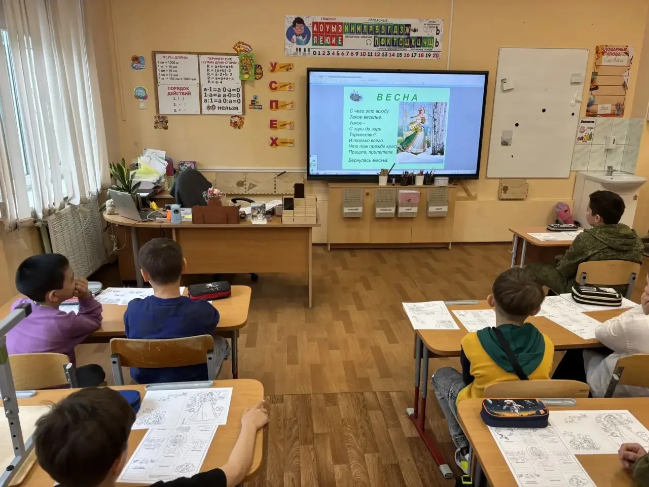 «Живое слово»: как ученики третьих классов учились писать душой

В этом учебном году ученики 3 «Е» и