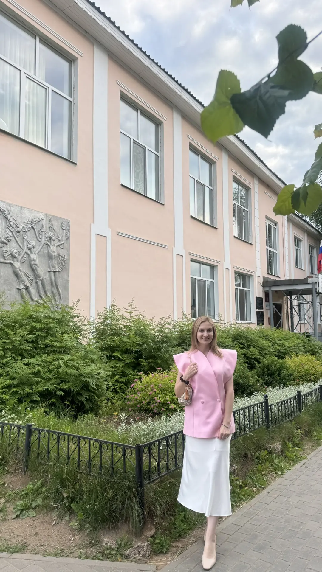 Возле родной школы, 23 года спустя.
