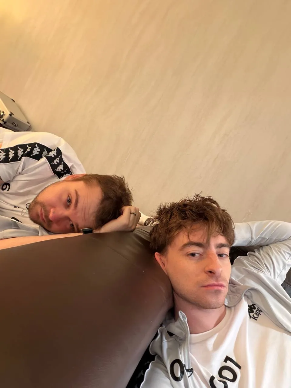 Немного фоток с платного дома🤫

Уже хочу посмотреть - 😭
Не интересно - 😡
