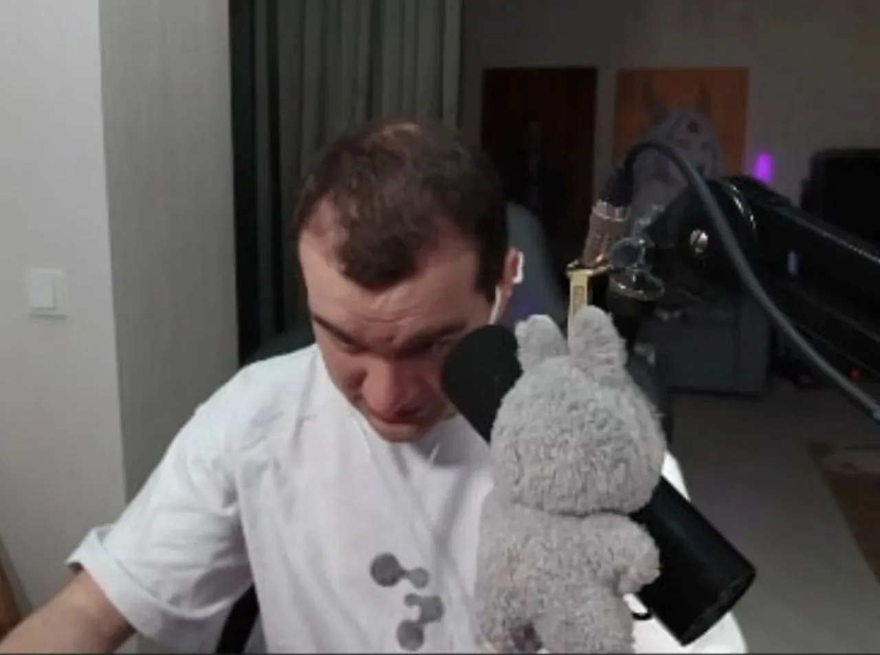 😱 Братишкин показал свою актуальную прическу

Ранее стример жаловался, что недоволен результатами п
