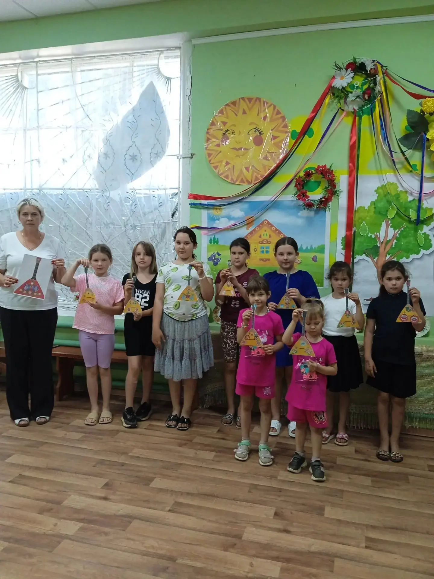 В Денисовском СДК прошла творческая мастерская "Балалаечка", посвященный Всемирному Дню балалайки. Р