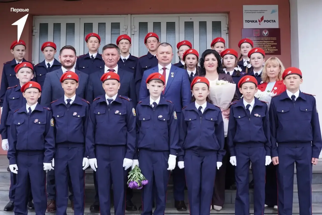 ❗️Сегодняшний День Знаний провел в родной школе №1 Кизнерского района Удмуртской Респуб...