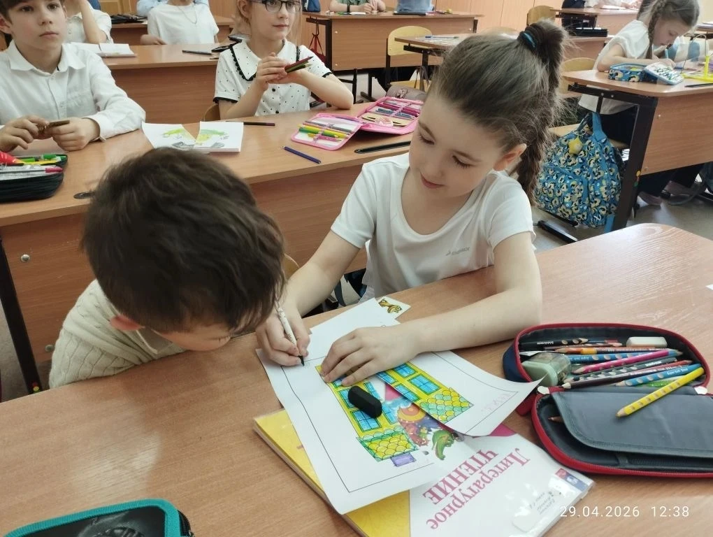 🌳 Дерево дружбы в 1 классе: учимся быть командой!  Сегодня, 29 апреля, наши самые юные школьники ста