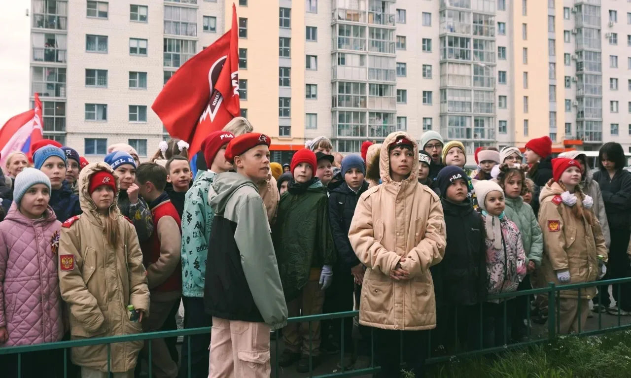 Сегодня школьный отряд ЮнАрмии им. А. Суворова провел трогательную Всероссийскую акцию "Равнение на 