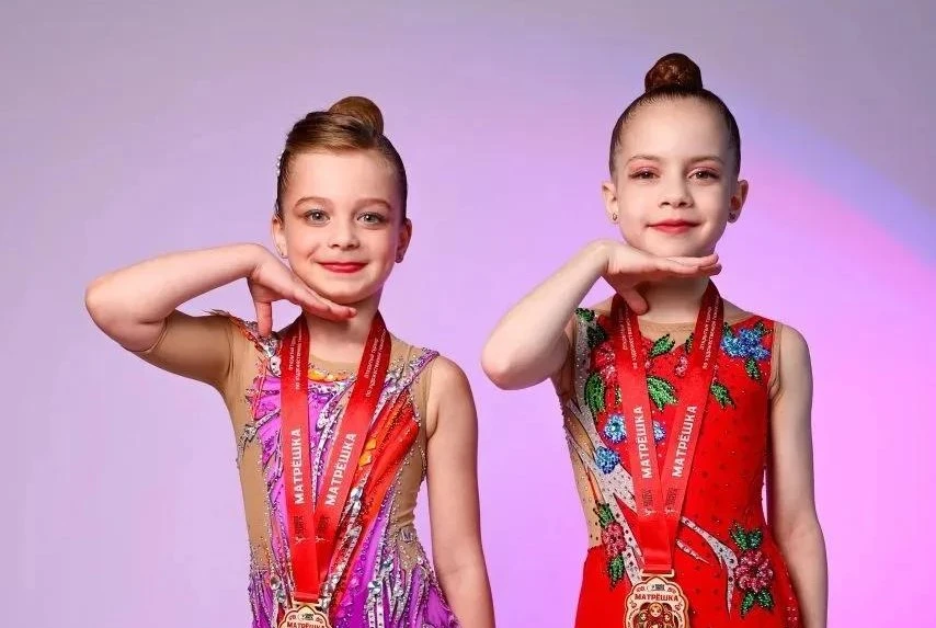 Золотое трио🥇

В рамках Международной Клубной лиги юные спортсменки нашей секции «Художественная ги