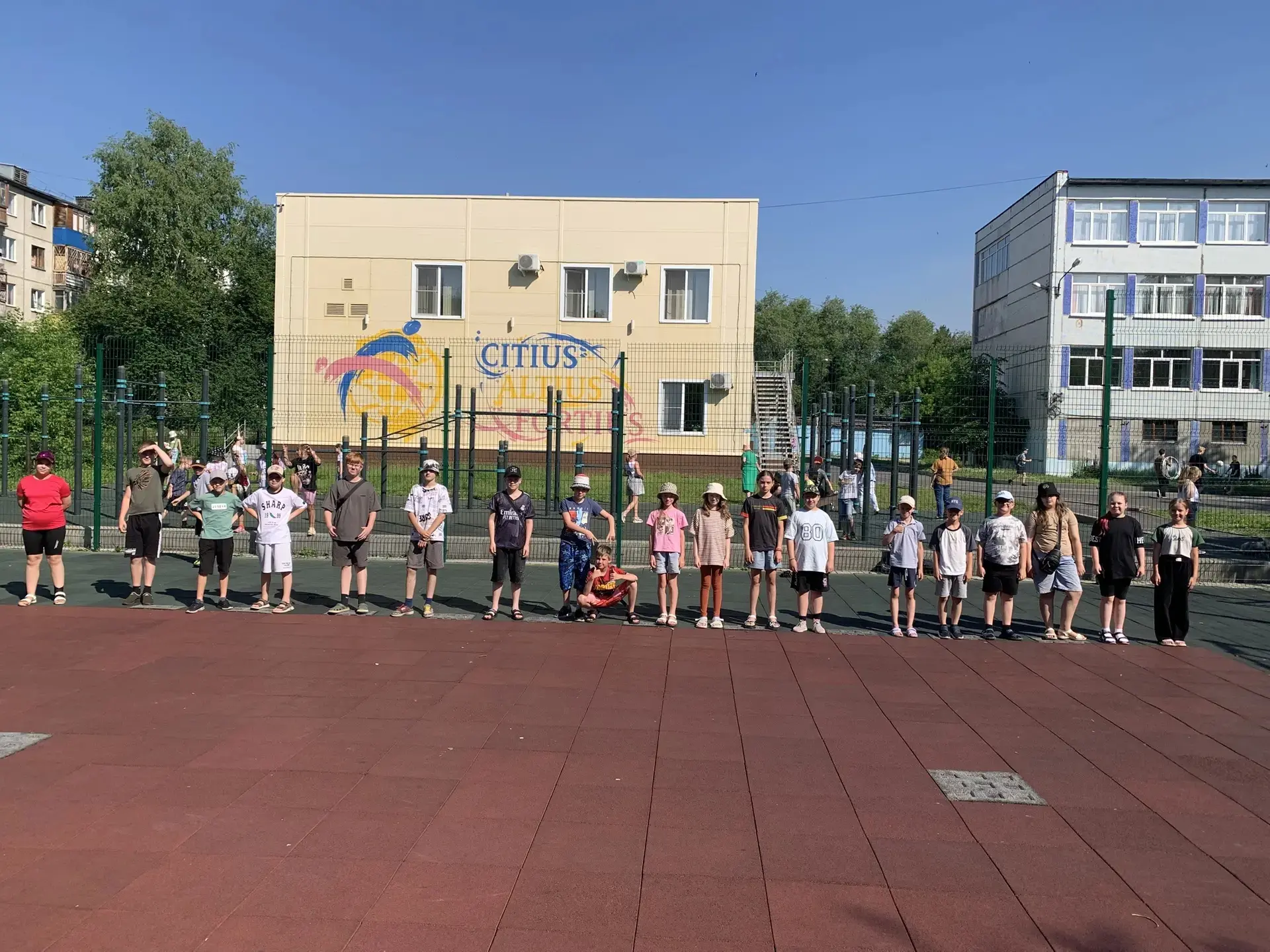 На территории нашей школы, на спортивной площадке, прошло замечательное спортивное мероприятие! 🎉

