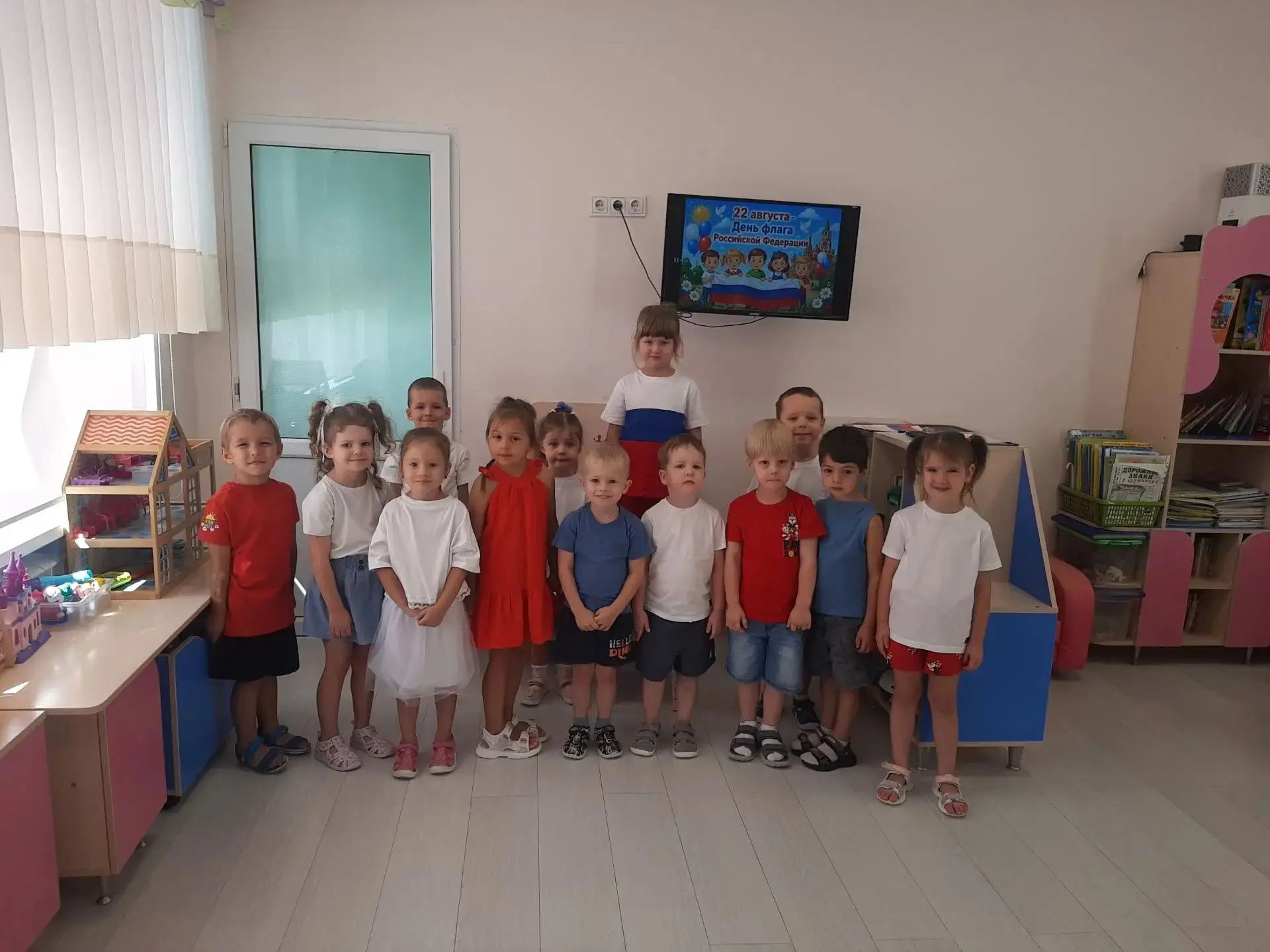Триколор родной страны: празднуем День флага в детском саду! 🇷🇺