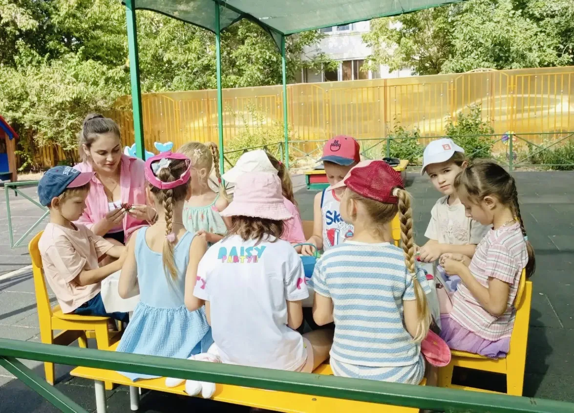 😃Ну как можно не улыбнуться, глядя на этих милашек? 🤗🤗🤗

🐛 Сколько старания, сколько выдумки в 