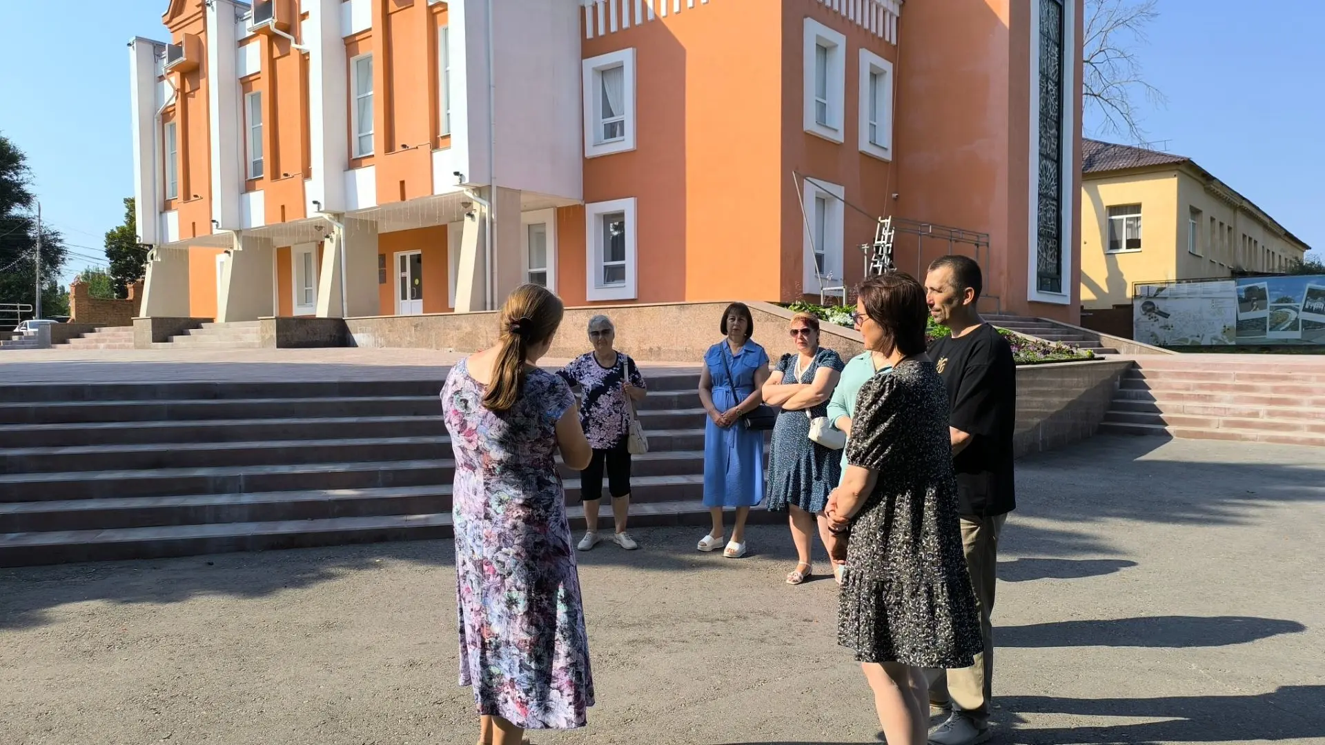 В выходные дни жители и гости Балашова отправились на пешеходную экскурсию по историчес...
