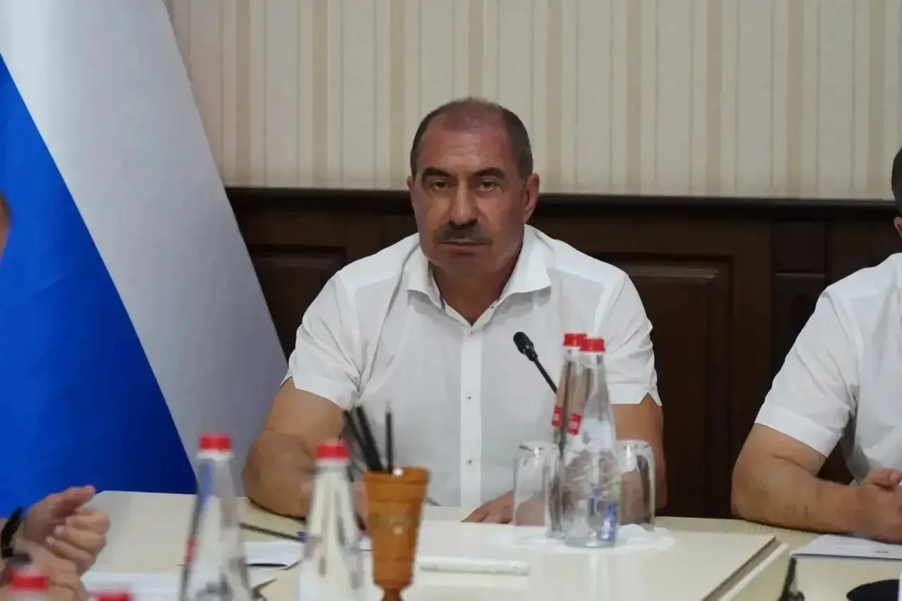 Председатель Собрания депутатов Гасан Мирзоев выступил с заявлением о досрочном сложени...