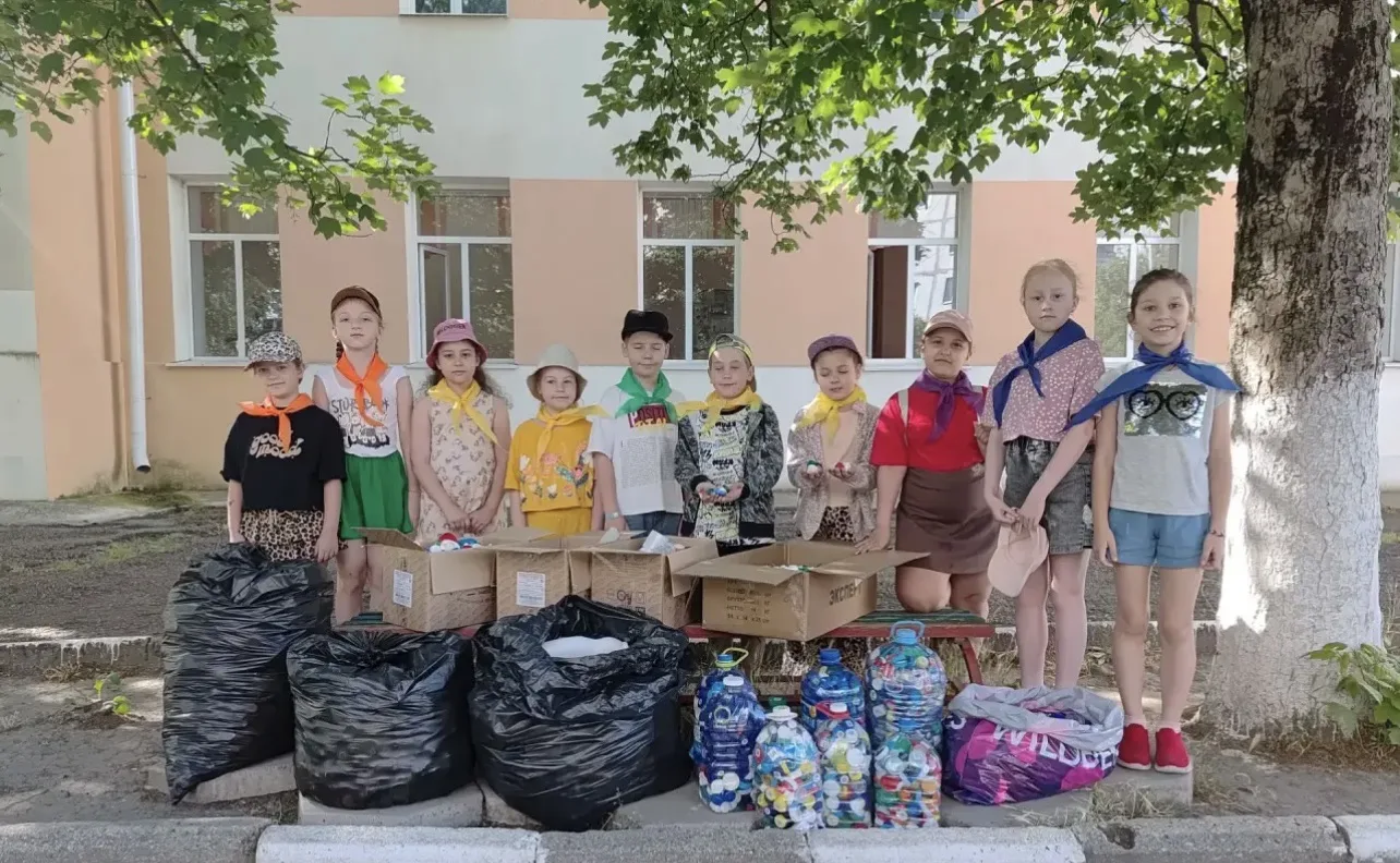 ♻️ На регулярной основе в школе проходит сбор крышечек и батареек.