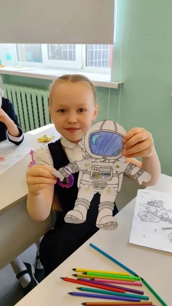 Подводим недели космоса!  🚀 В ЦО №17 имени А.А. Герасимова прошли увлекательные мероприятия, посвящё