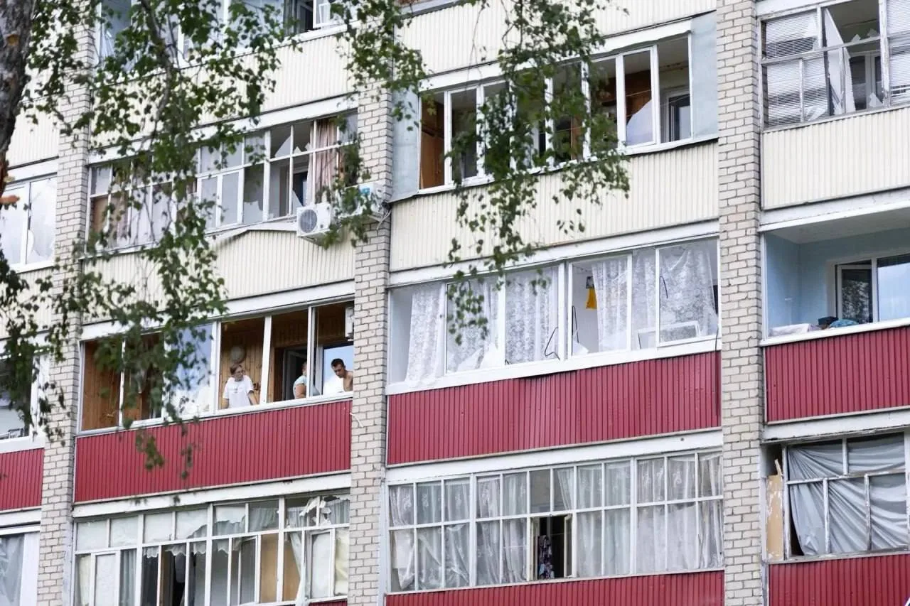 В Нижнекамске восстанавливают дом после атаки БПЛА