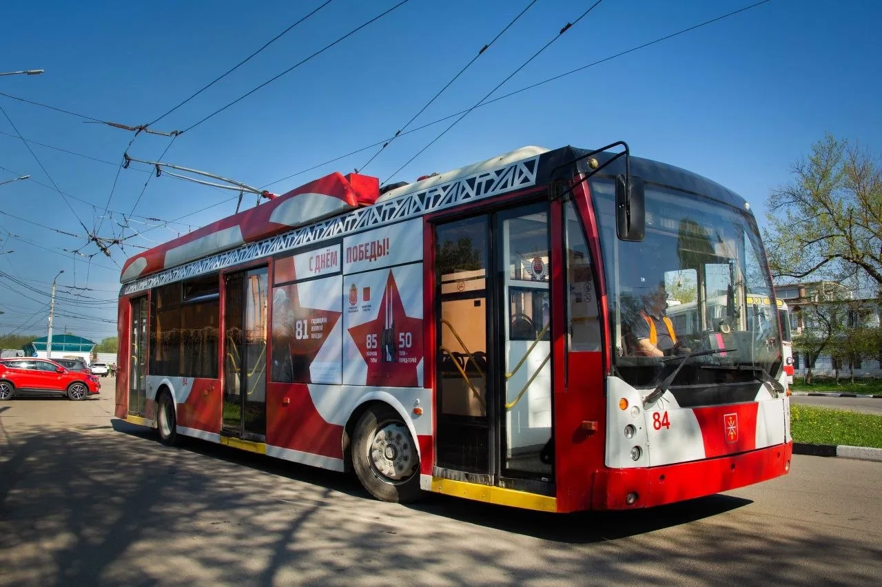 🚎 К 85-летию обороны Тулы по улицам города запущен тематический троллейбус

🎨 В оформлении - основ