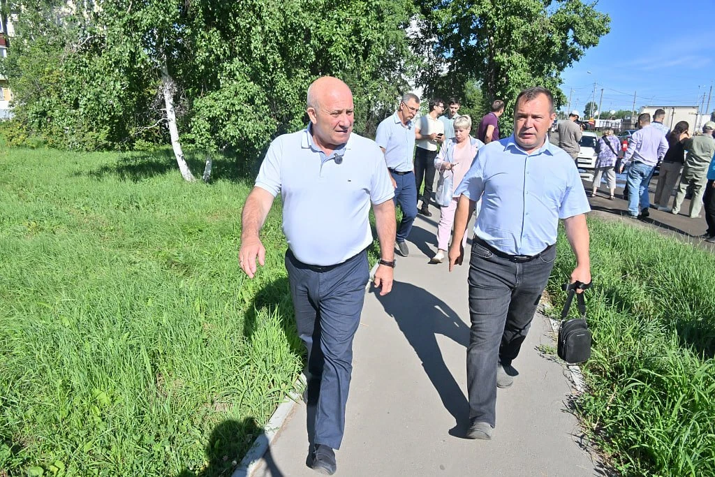Сергей Кравчук поручил оперативно залатать глубокие ямы на дорогах Первого микрорайона
