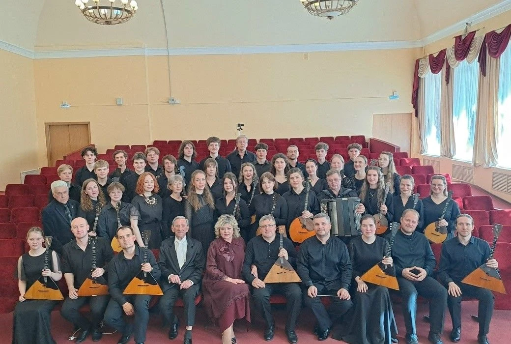Сегодня принимает поздравления с днем рождения преподаватель Ивановского музыкального училища Алекса