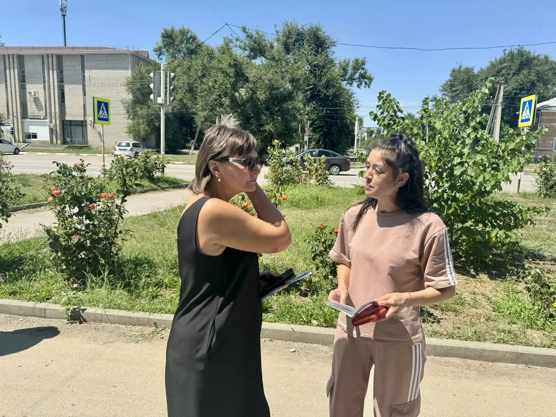 Сотрудники Дома культуры организовали уличную акцию для родителей «Буллинг и кибербуллинг. Как помоч