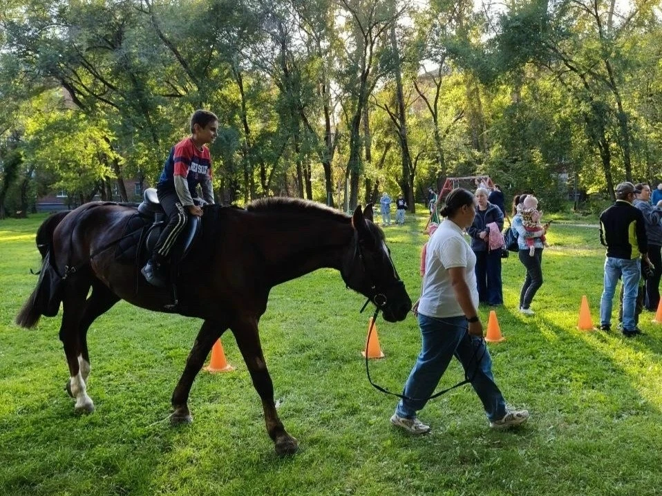 💞 В Новокузнецке состоялся праздник для приемных семей «День дружбы и добра»